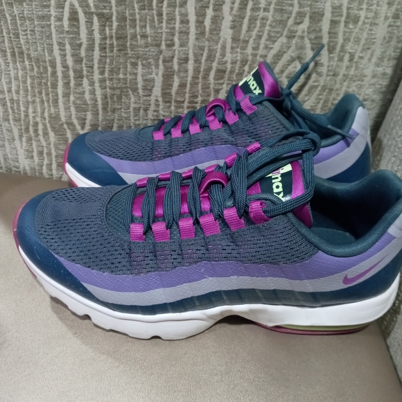 Nike Air Max 95 Athletic Shoes/Sneakers - Picture 12 of 14